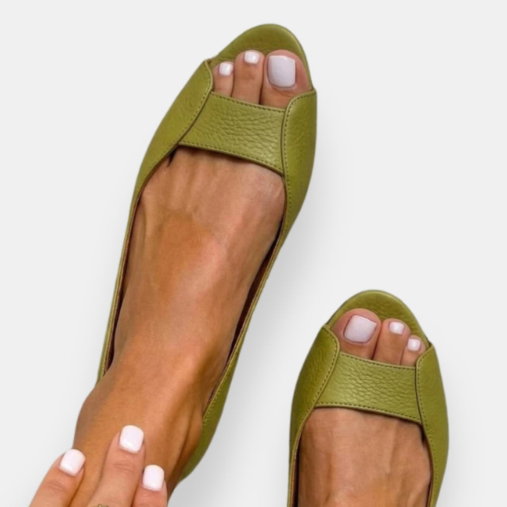 Fryda | Flat Sandals with Metallic Textured Open Toe