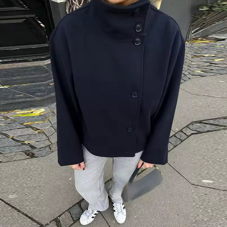 Floortje | Short Coat with Wide Collar and Button Closure
