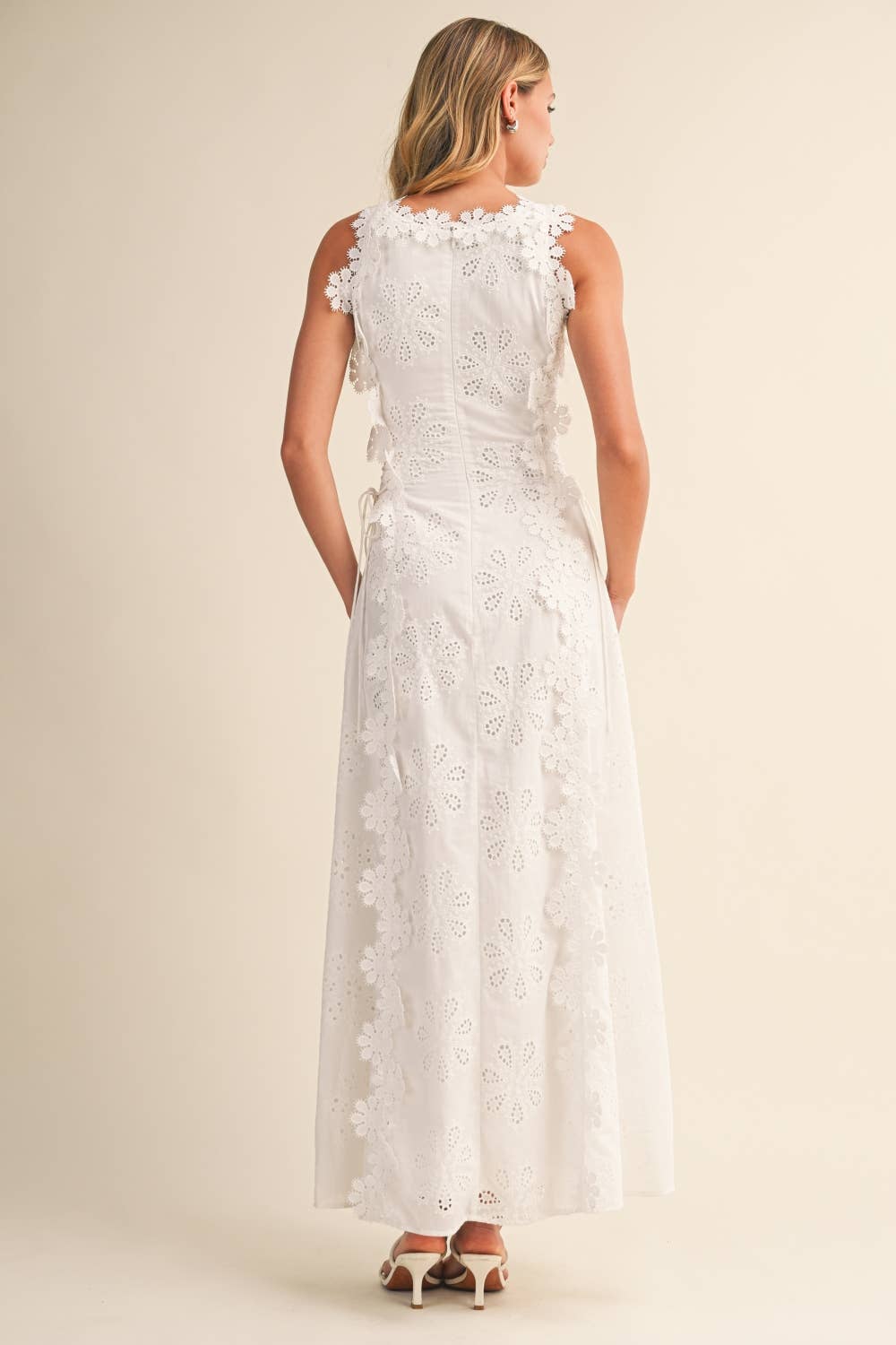 Azalia | Sleeveless White Floral Lace Maxi Dress