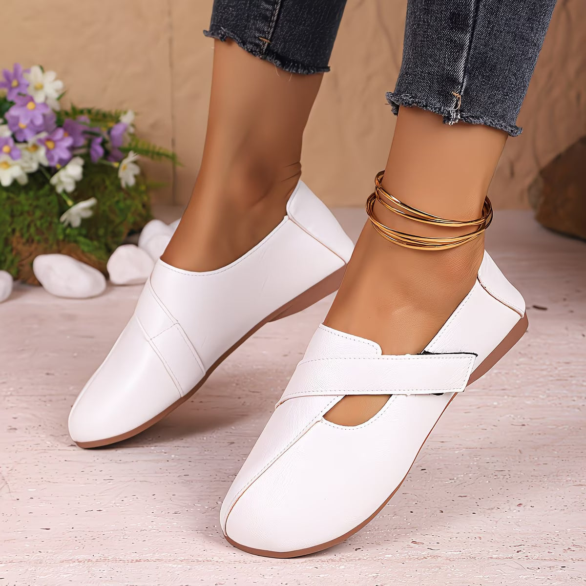 Tandara | Flat Shoes With Cross Strap Design