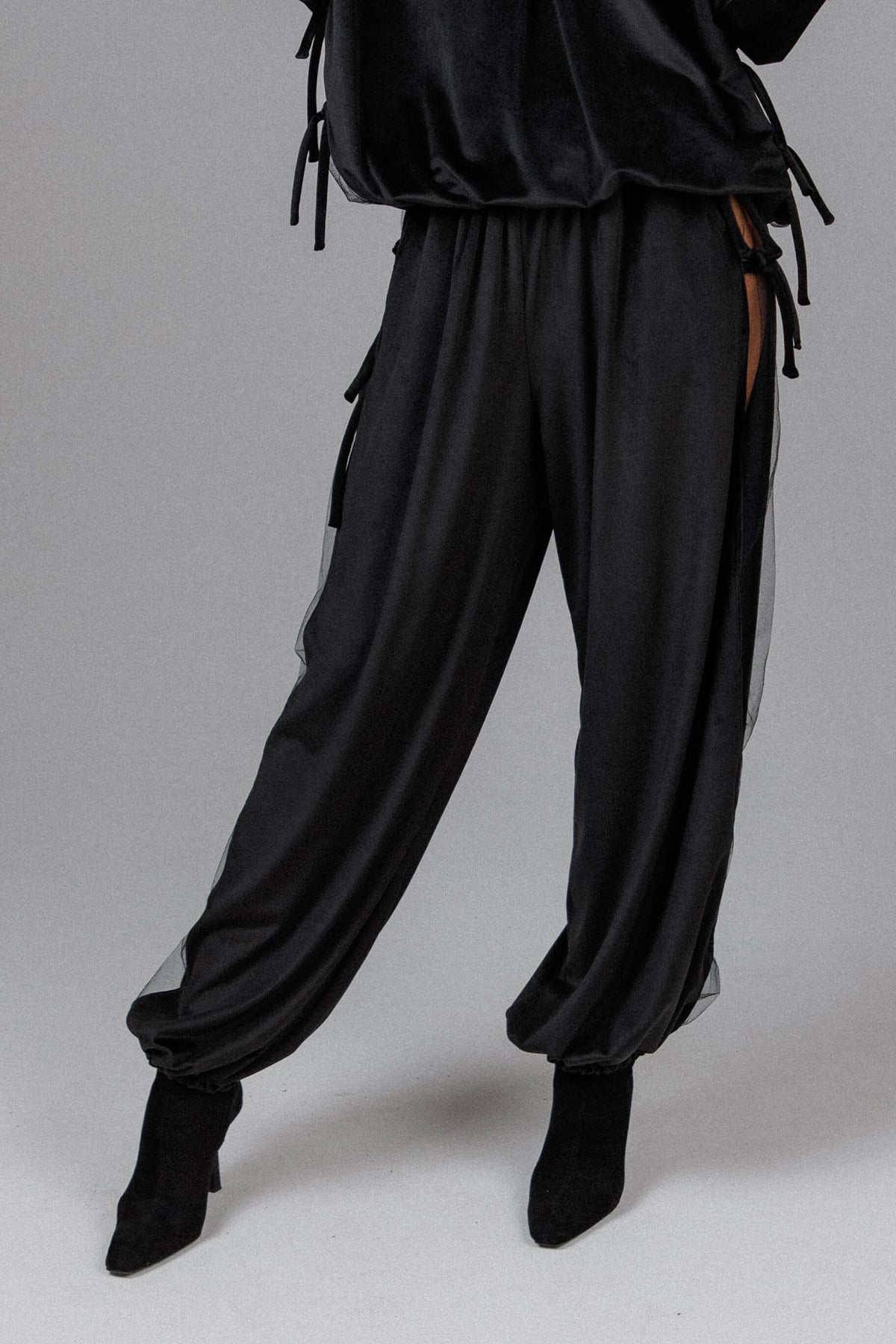 Yuphin | Balloon Trousers with Satin-Look Side Slits