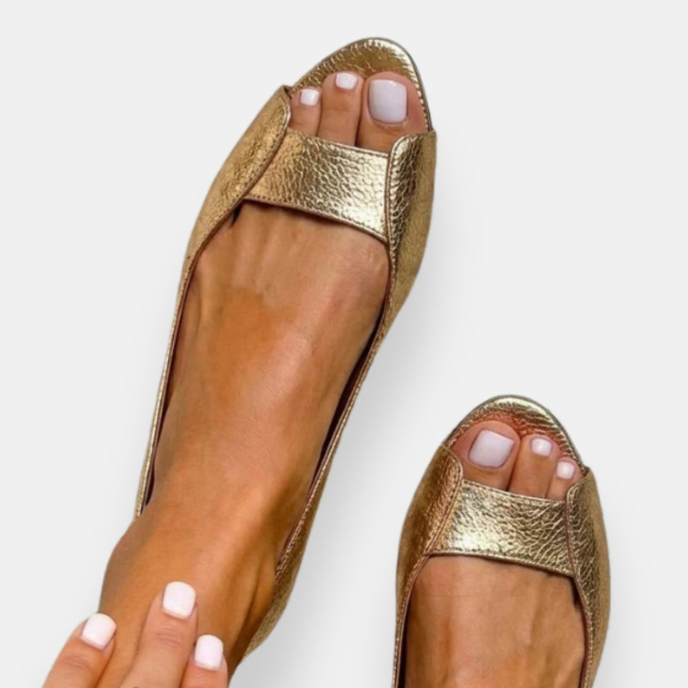 Fryda | Flat Sandals with Metallic Textured Open Toe
