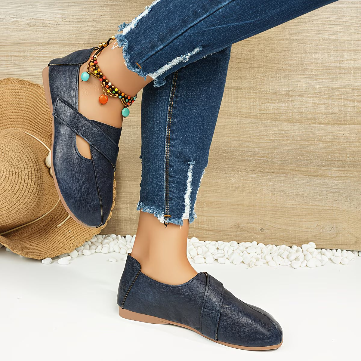 Tandara | Flat Shoes With Cross Strap Design