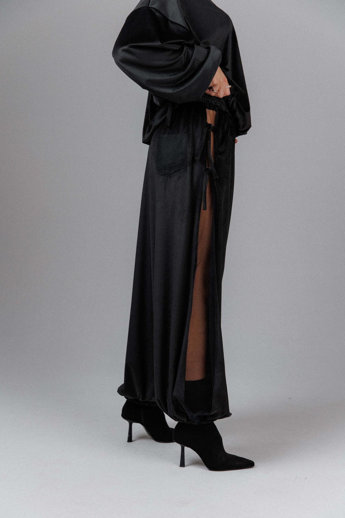 Yuphin | Balloon Trousers with Satin-Look Side Slits
