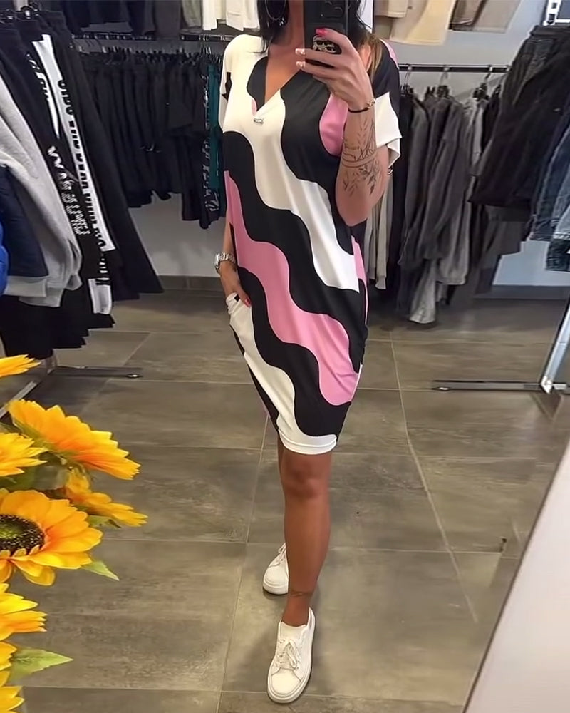 Penelope | V Neck Dress Wavy Print Pockets