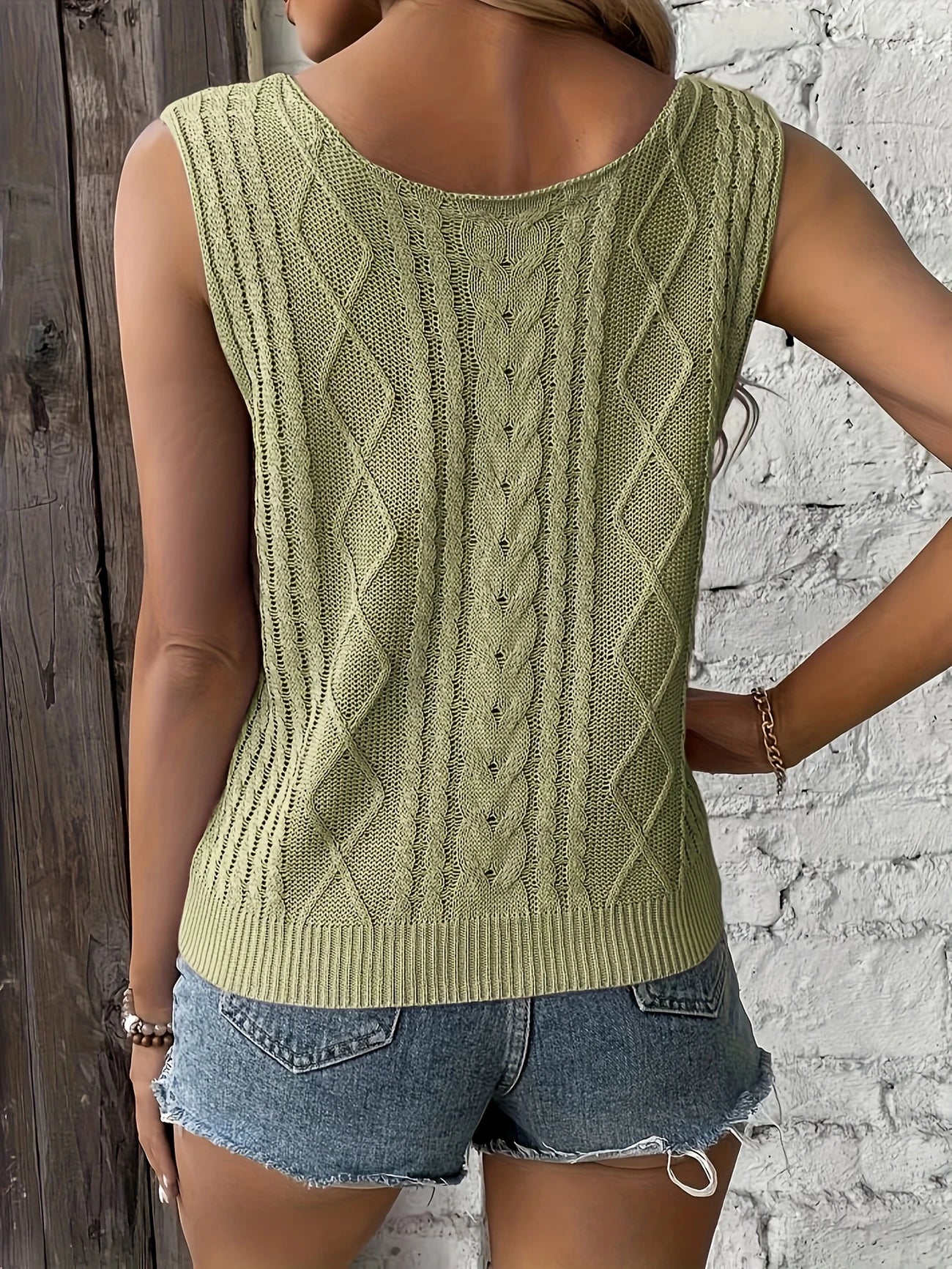 Juno | Sleeveless Cable Knit V-Neck Top
