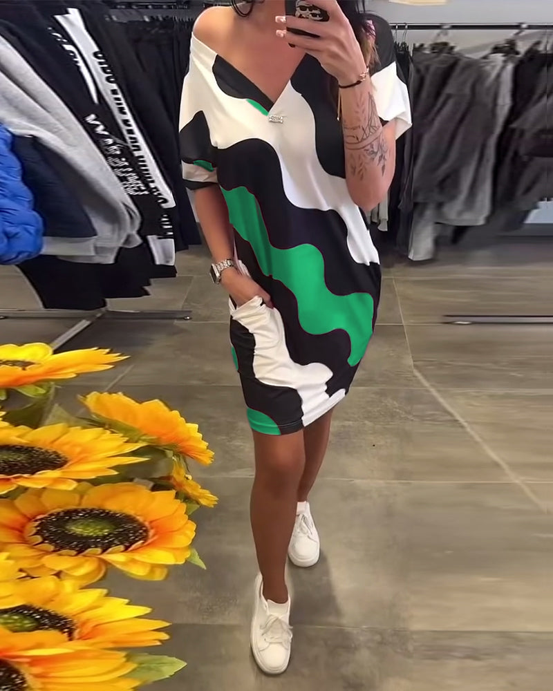 Penelope | V Neck Dress Wavy Print Pockets