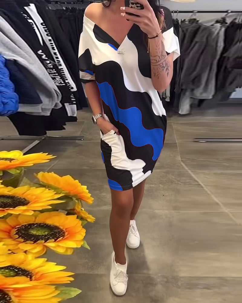 Penelope | V Neck Dress Wavy Print Pockets