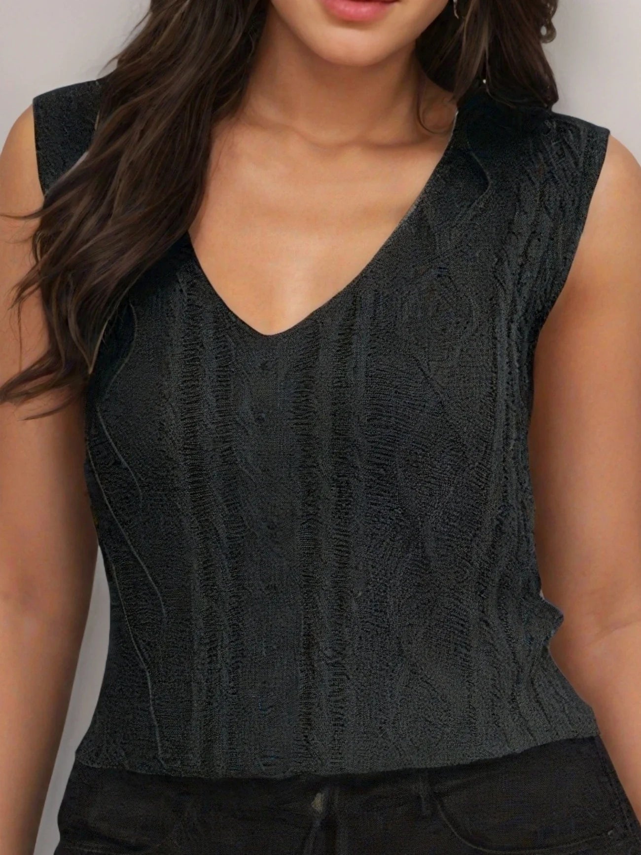 Juno | Sleeveless Cable Knit V-Neck Top