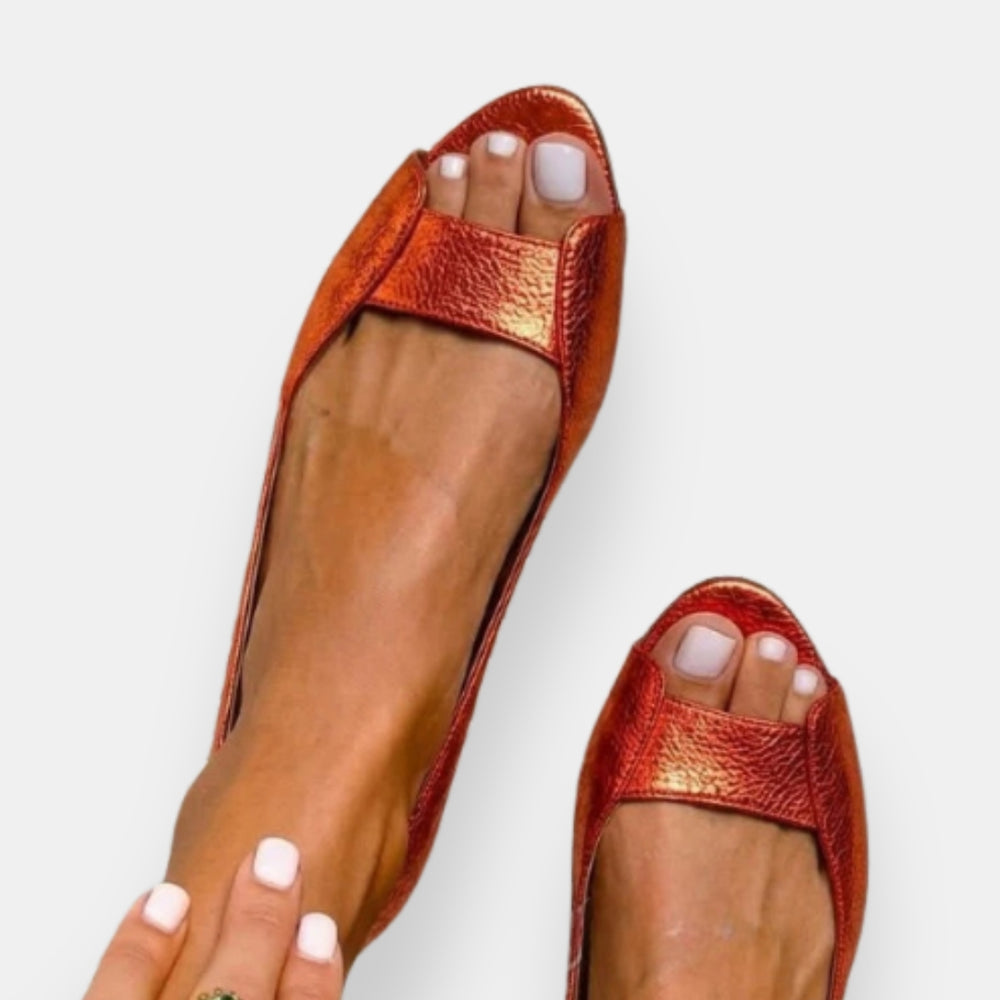 Fryda | Flat Sandals with Metallic Textured Open Toe