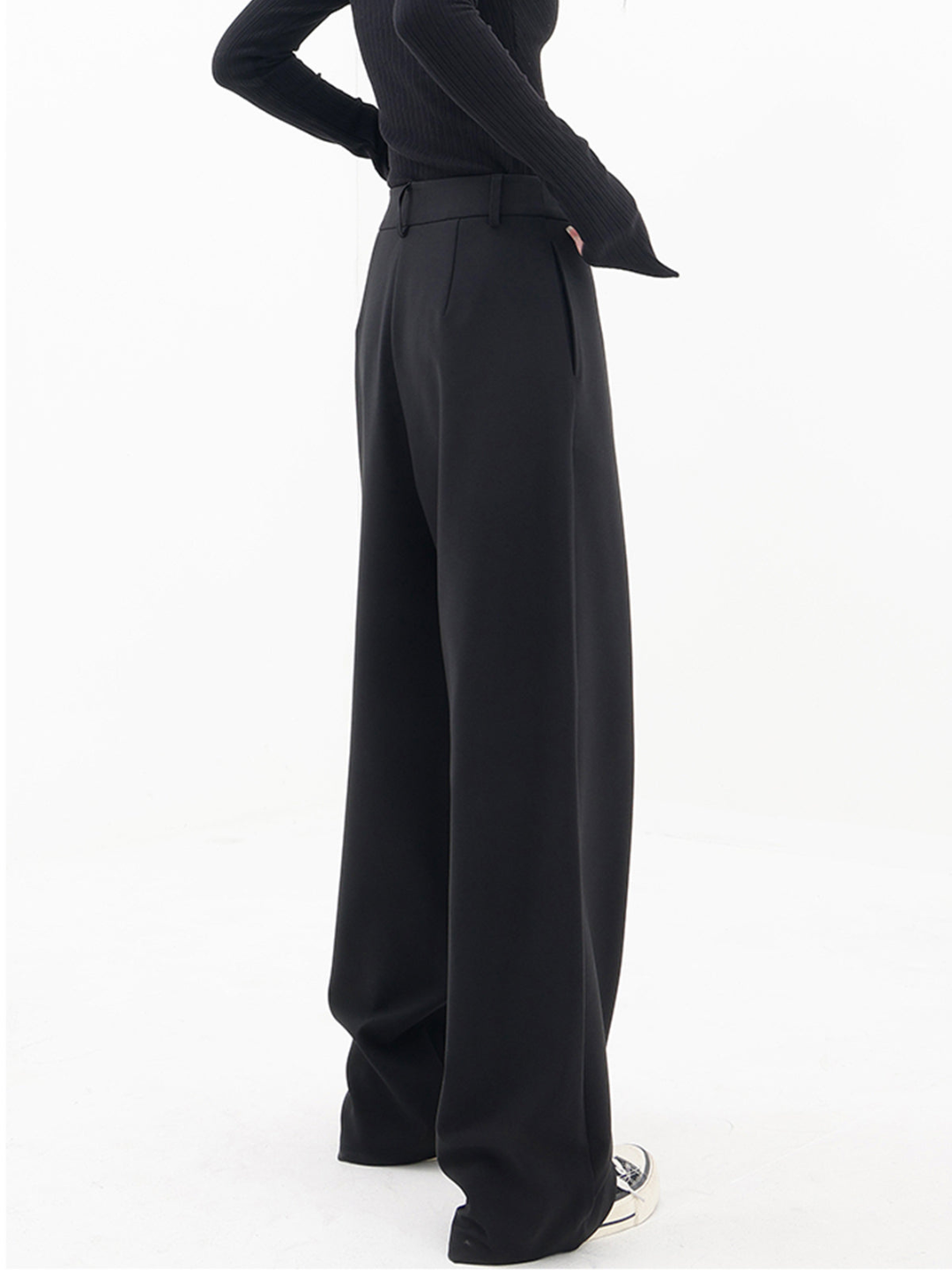 Briia | Baggy Trousers with Button Detail in Black