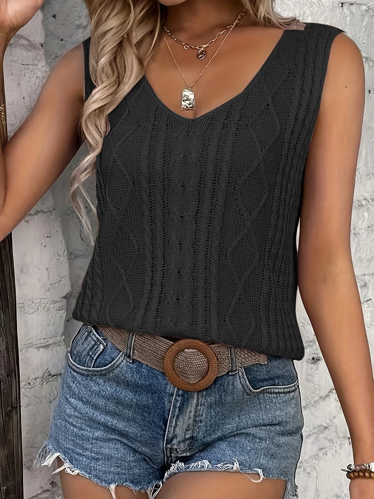 Juno | Sleeveless Cable Knit V-Neck Top