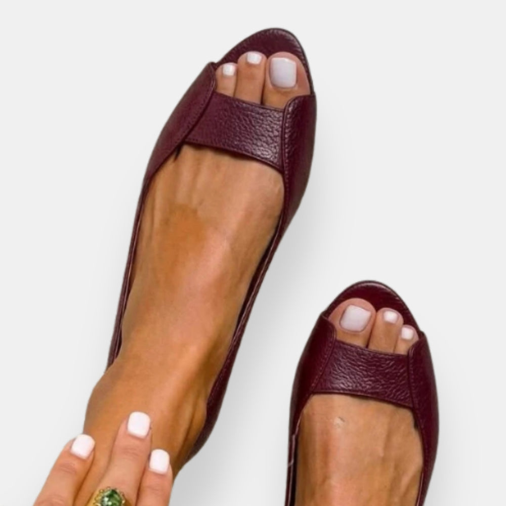 Fryda | Flat Sandals with Metallic Textured Open Toe