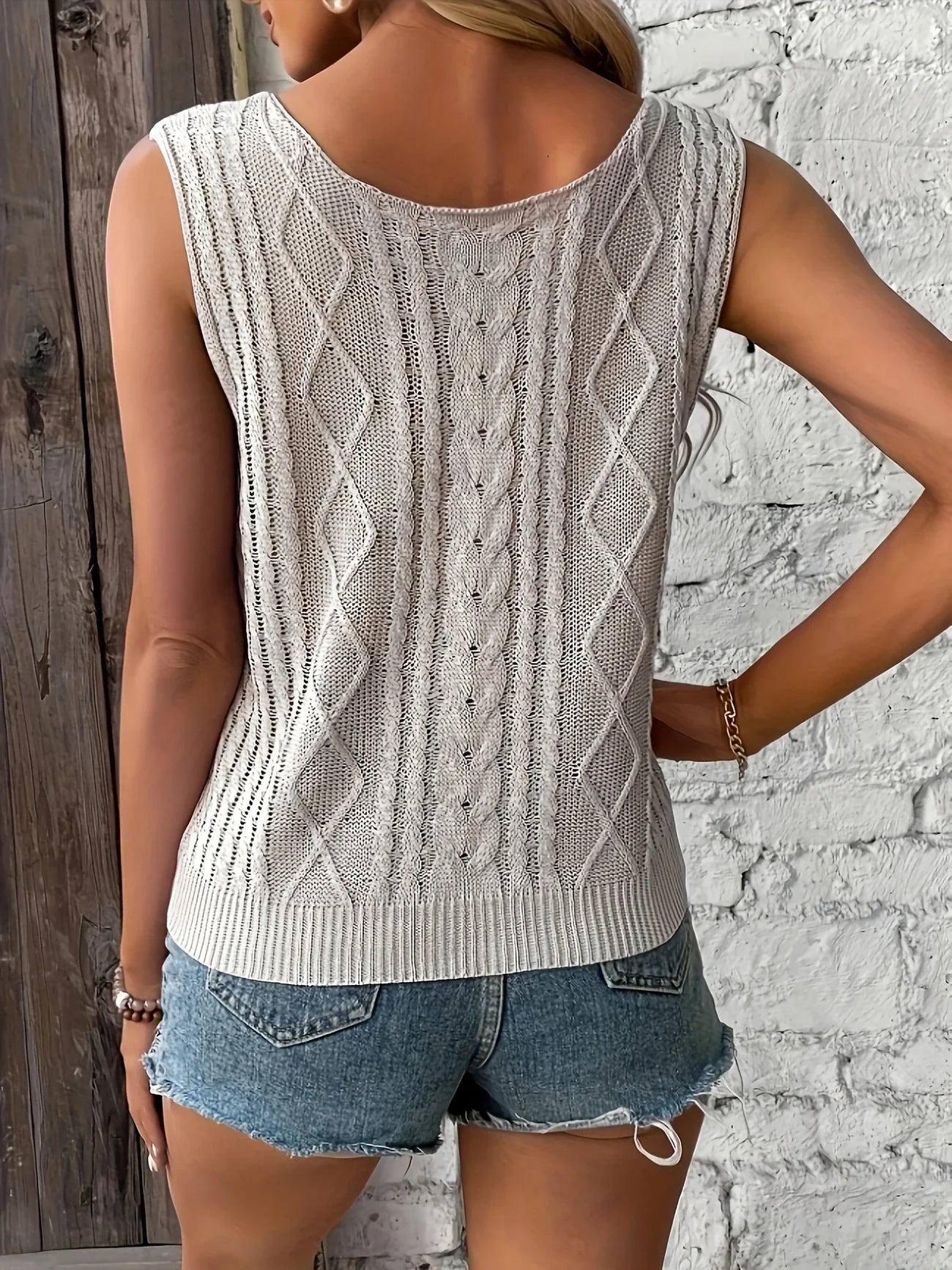 Juno | Sleeveless Cable Knit V-Neck Top