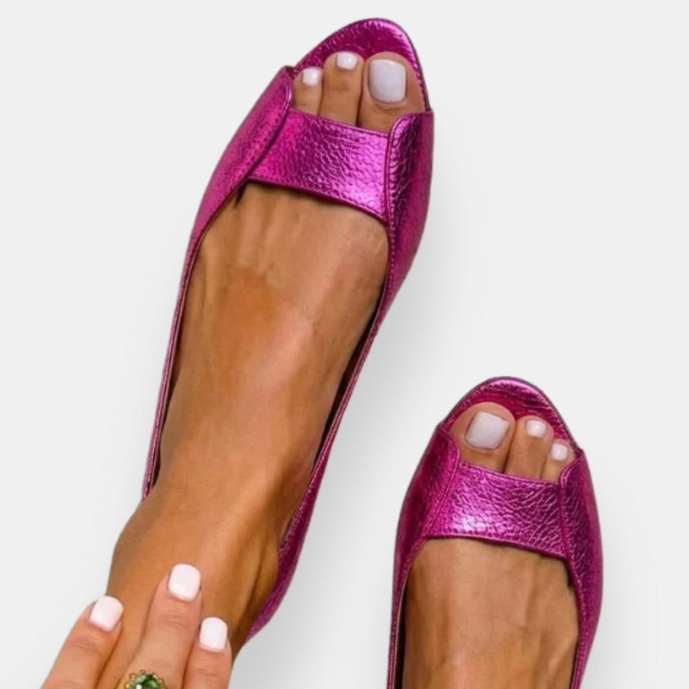 Fryda | Flat Sandals with Metallic Textured Open Toe