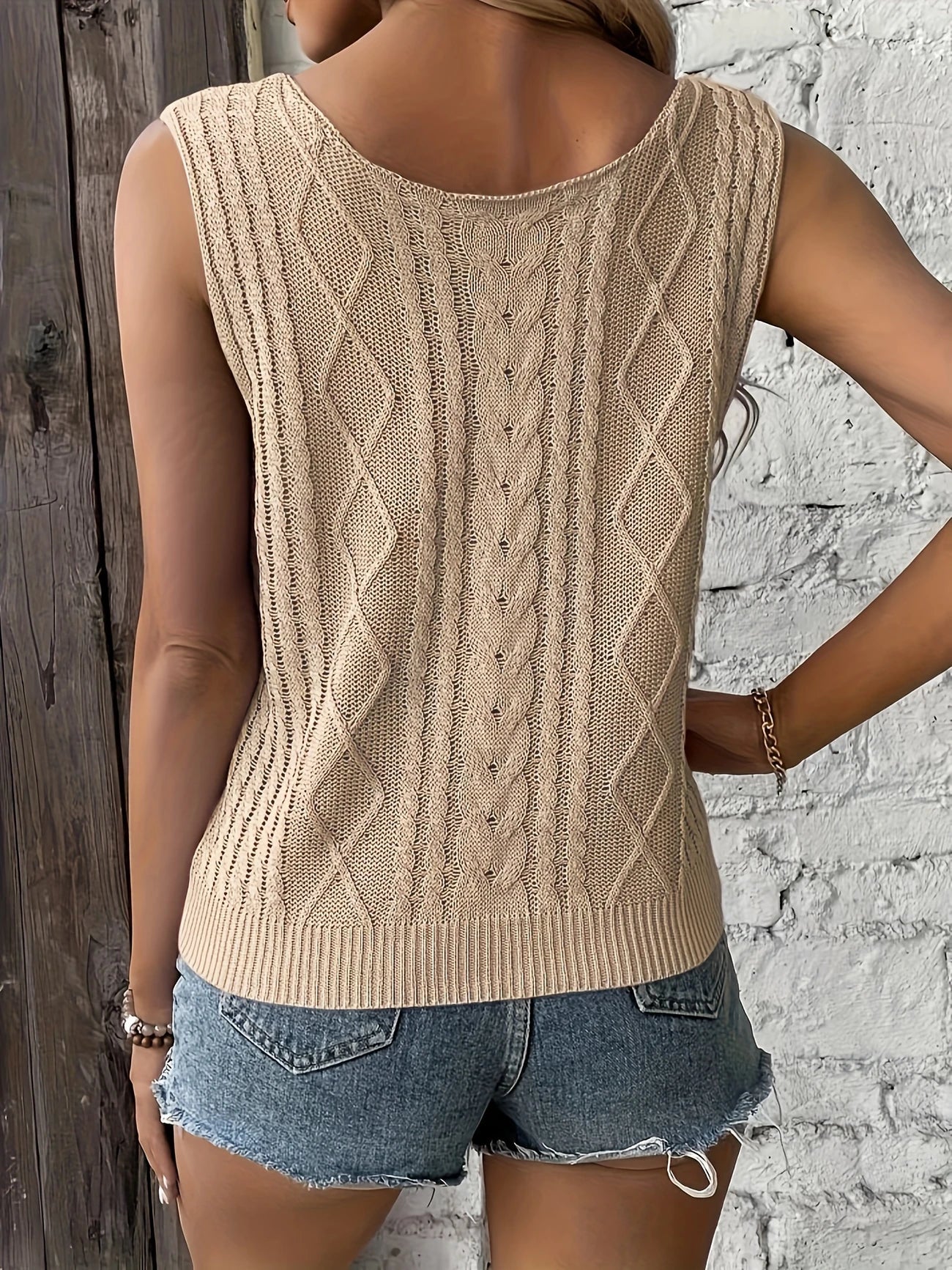 Juno | Sleeveless Cable Knit V-Neck Top