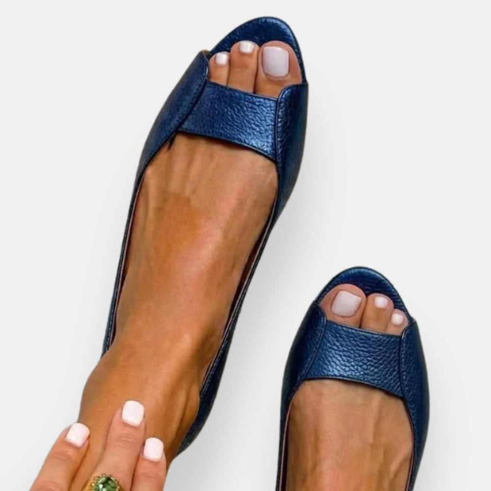 Fryda | Flat Sandals with Metallic Textured Open Toe