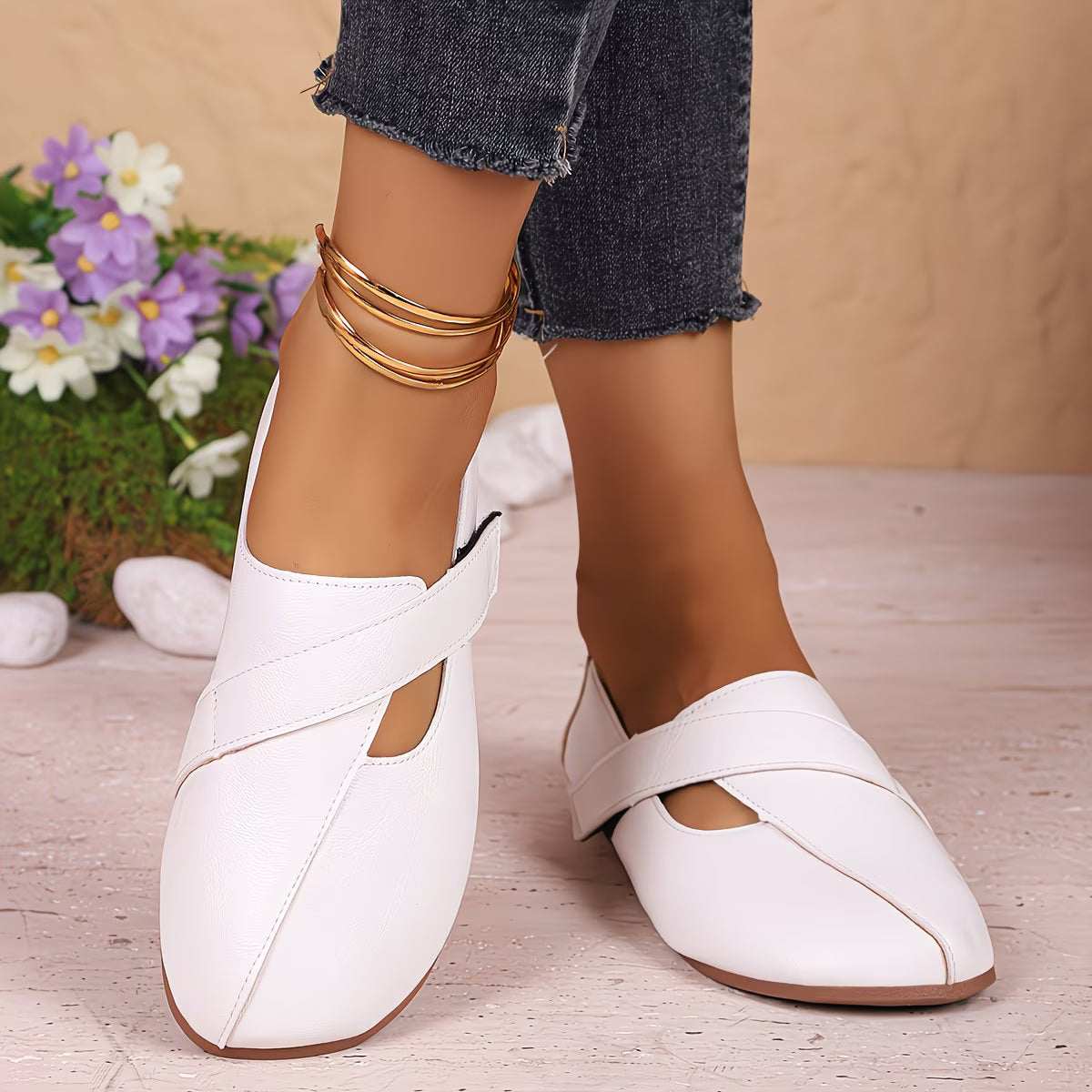 Tandara | Flat Shoes With Cross Strap Design