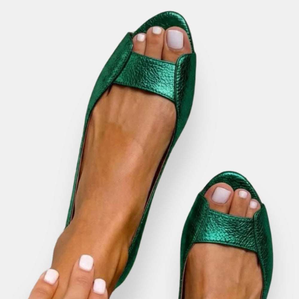 Fryda | Flat Sandals with Metallic Textured Open Toe