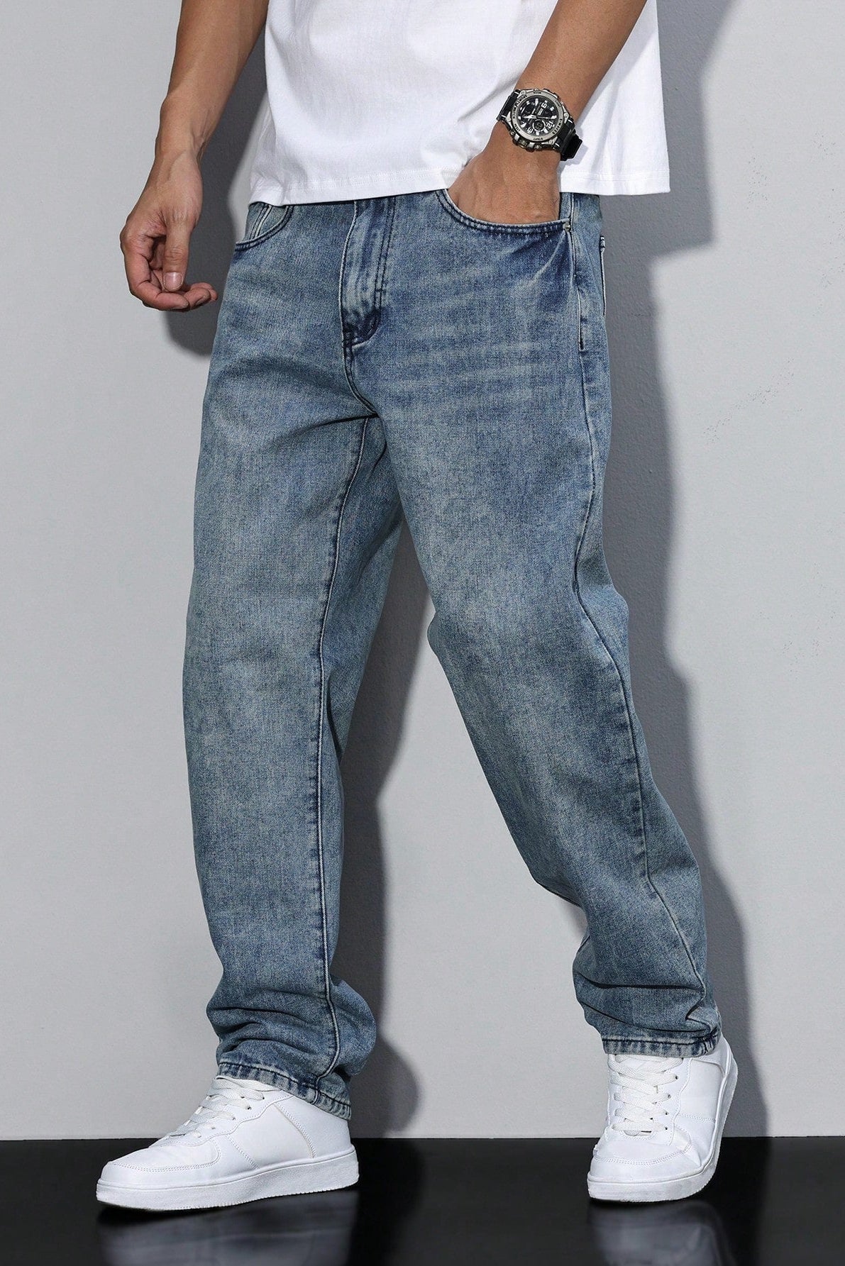 Bullock | Relaxed Straight Leg Jeans with Faded Finish
