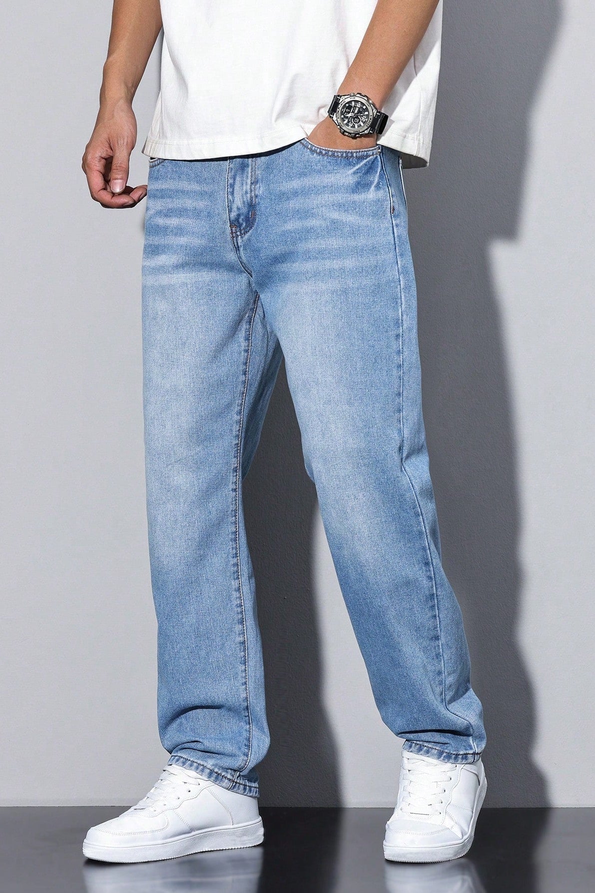 Bullock | Relaxed Straight Leg Jeans with Faded Finish