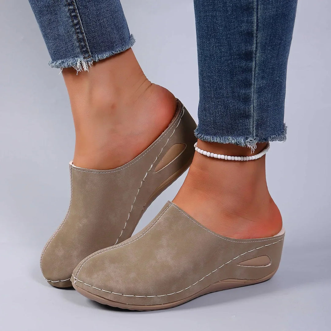 Catarina | Clogs with Plush Lining and Contrast Stitching
