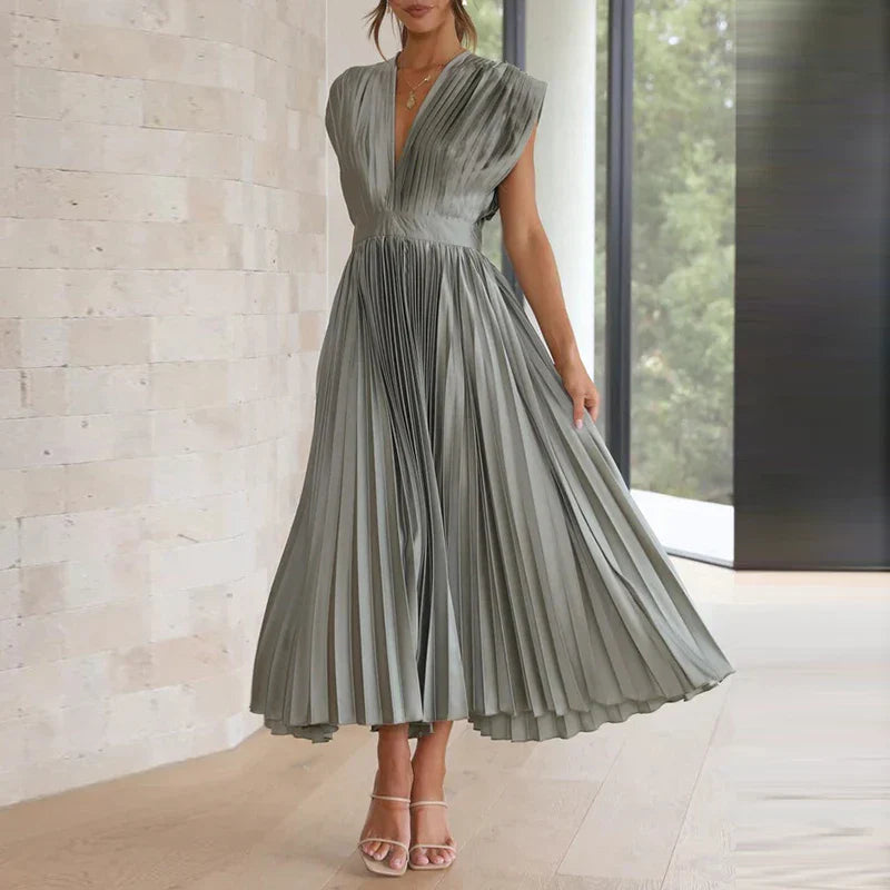 Gonny | Pleated Sleeveless V Neck Midi Dress