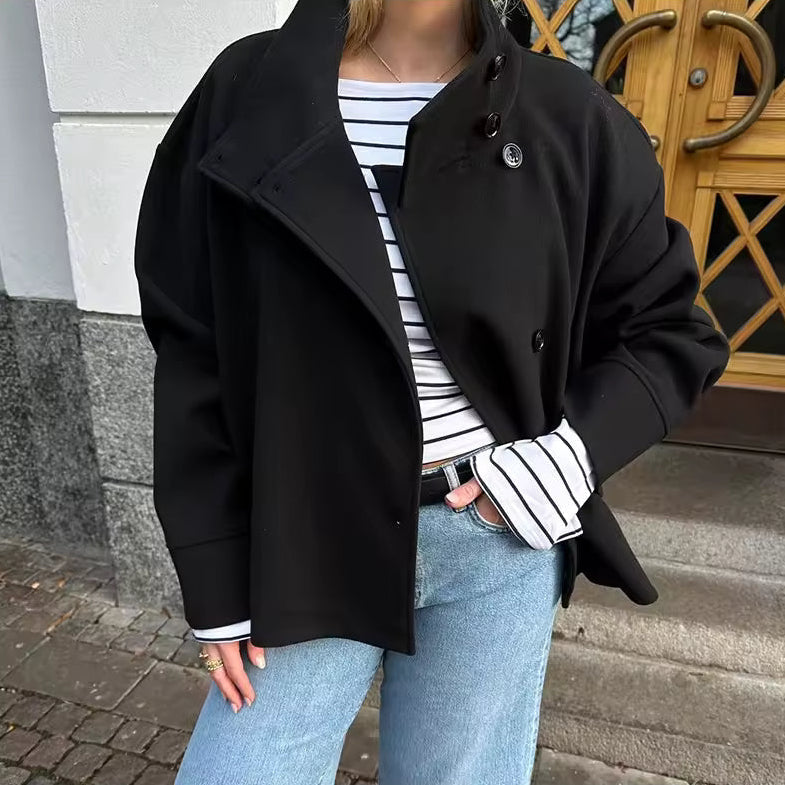 Floortje | Short Coat with Wide Collar and Button Closure