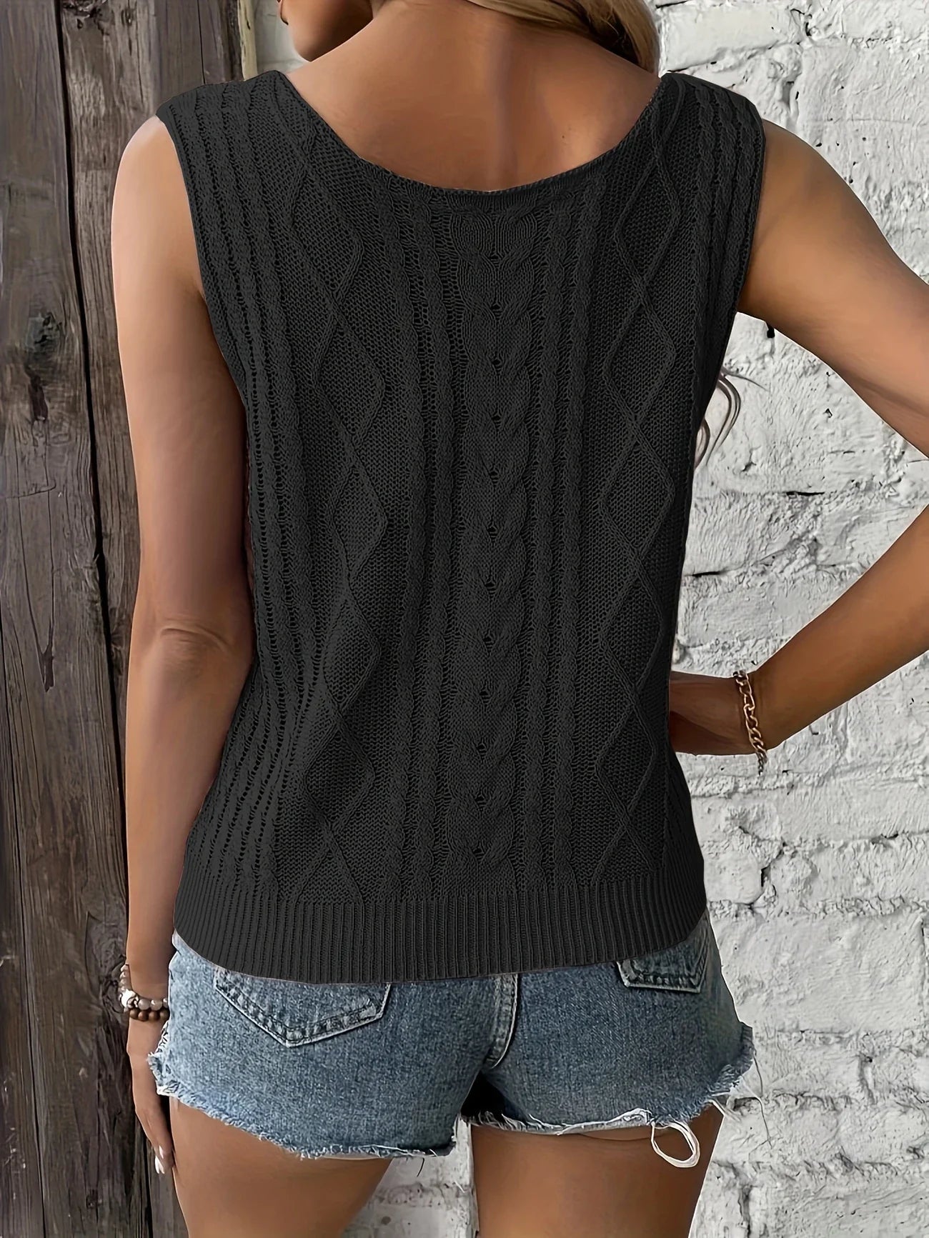 Juno | Sleeveless Cable Knit V-Neck Top
