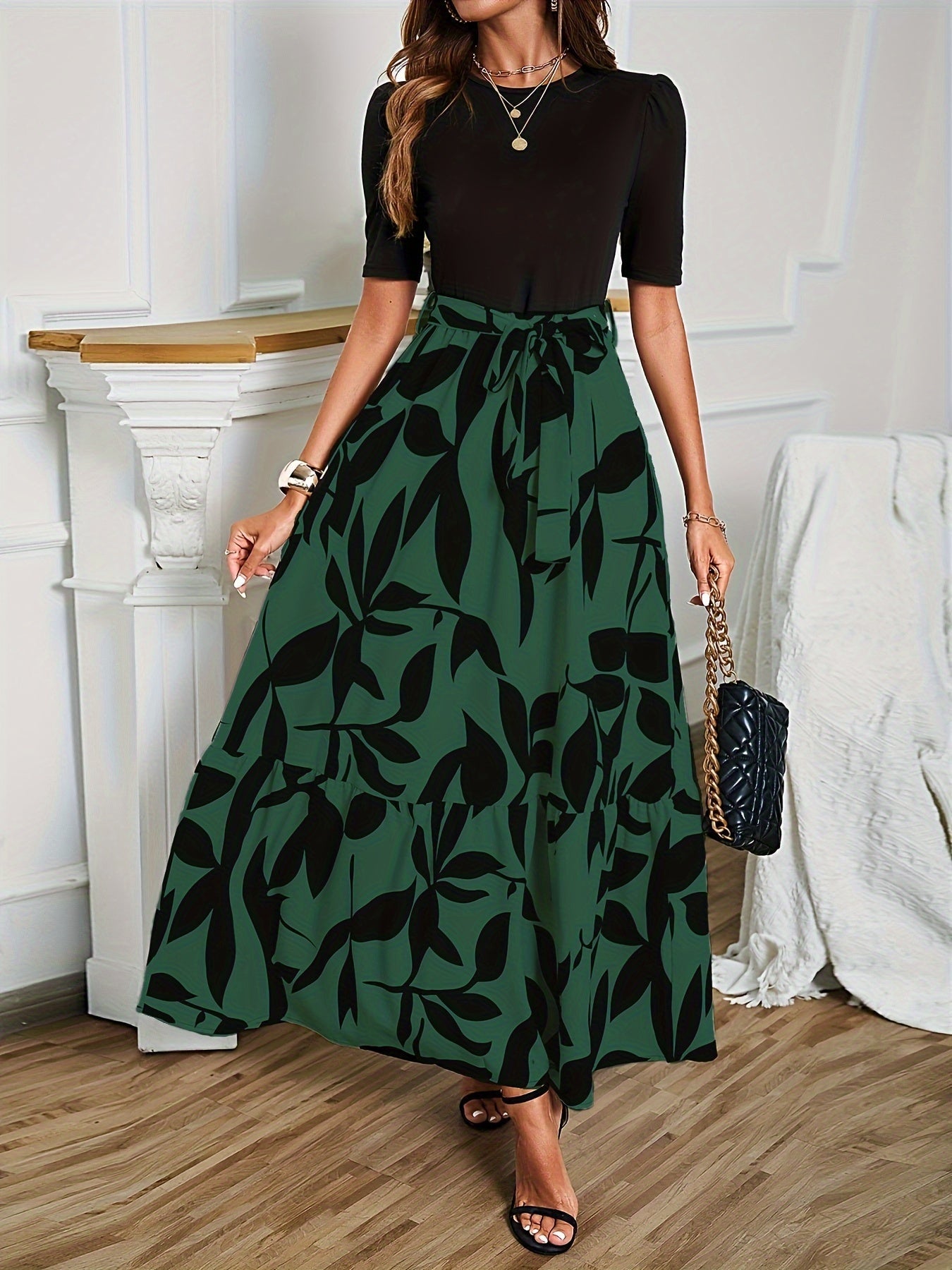 Nuray | Dress with Short Sleeves and Floral Skirt