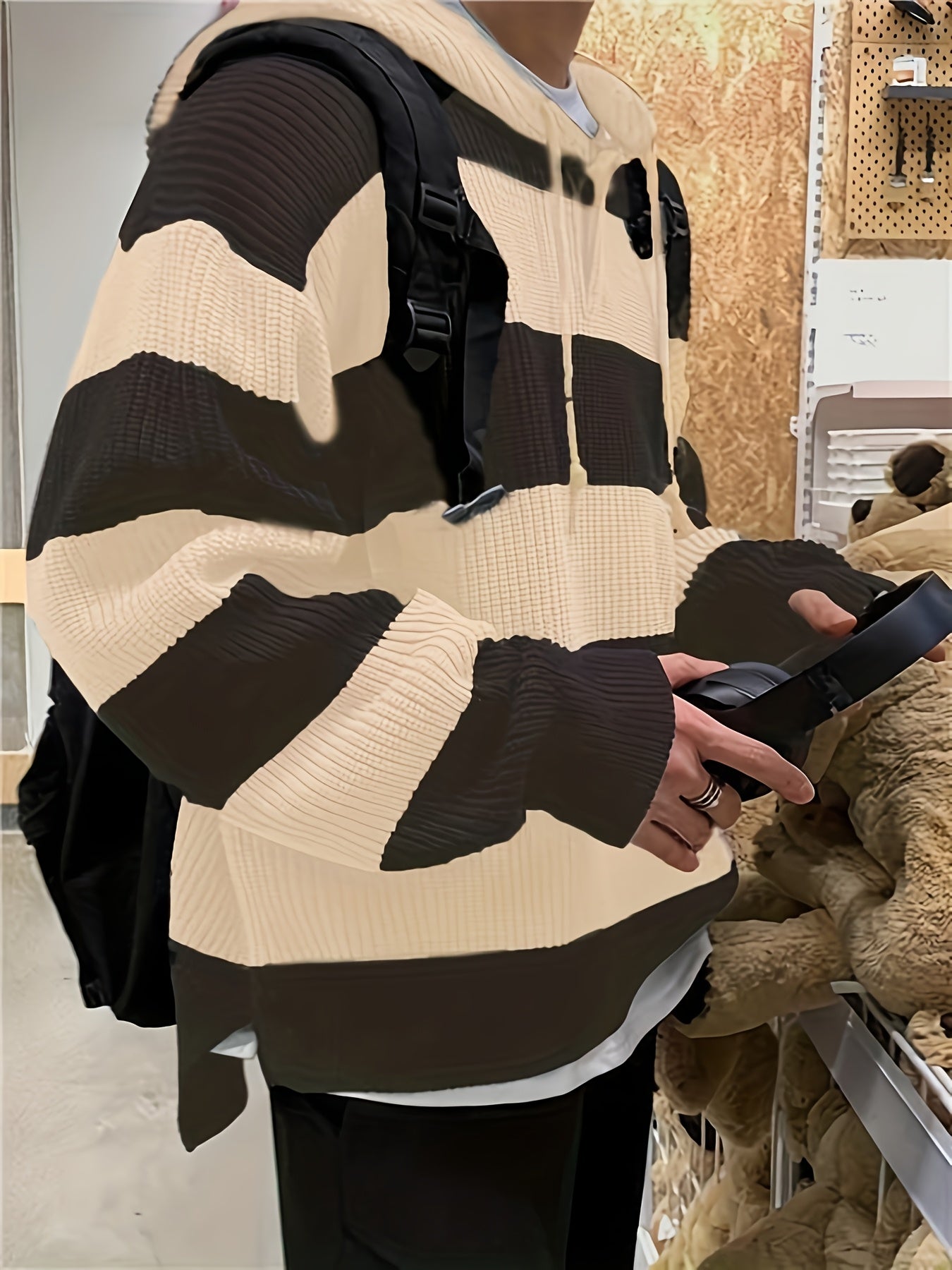 Tenzin | Knitted Hoodie with Oversized Striped Fit