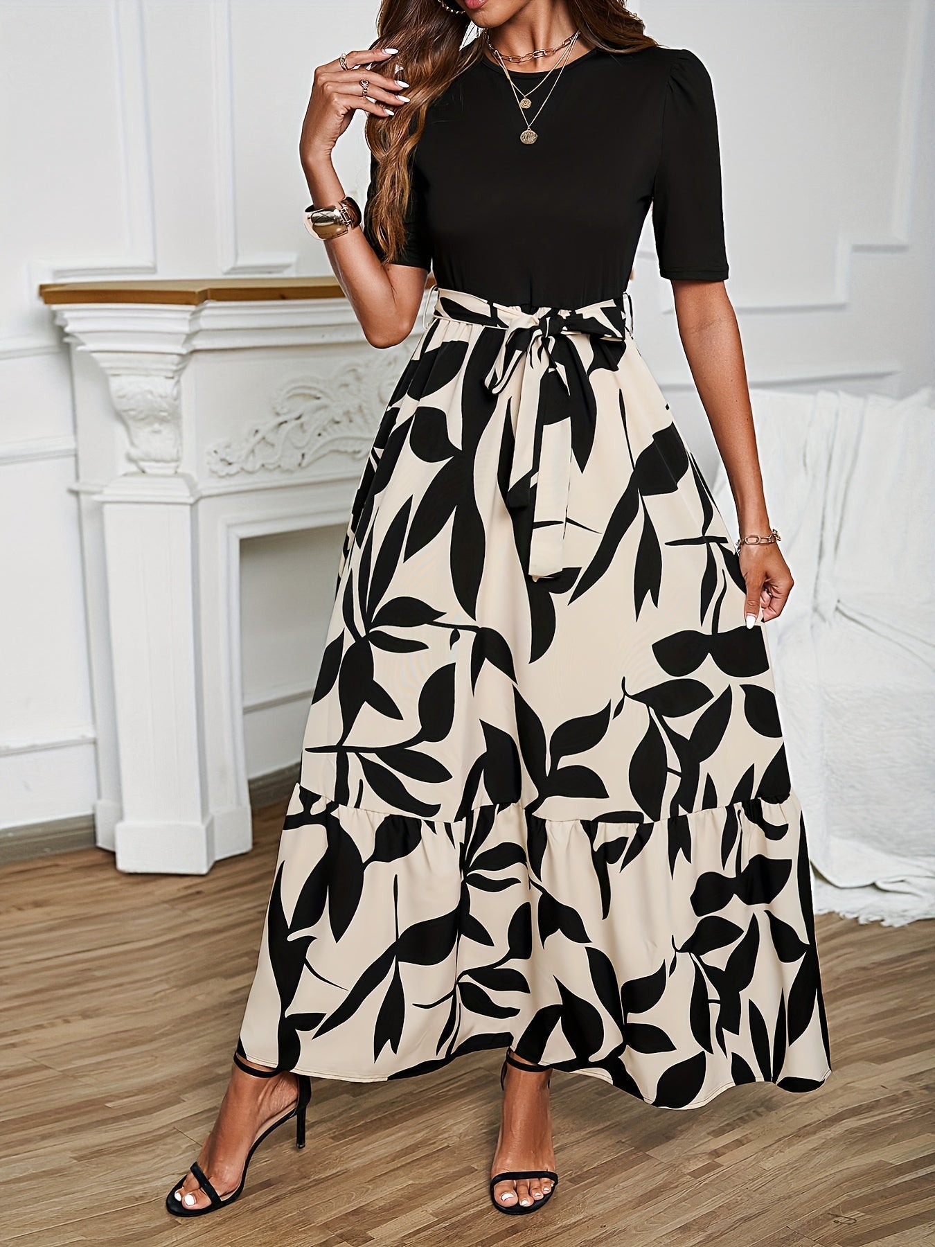 Nuray | Dress with Short Sleeves and Floral Skirt