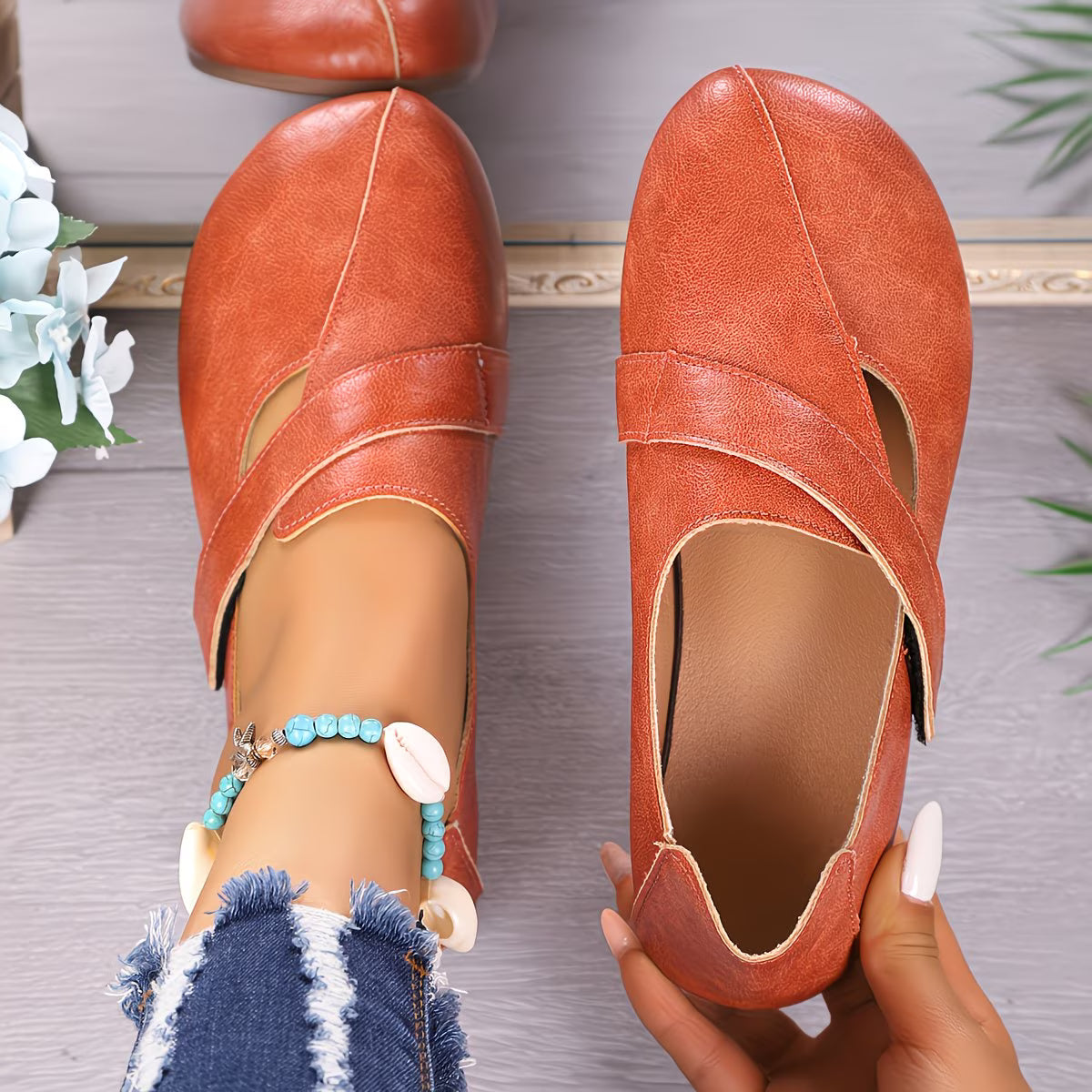Tandara | Flat Shoes With Cross Strap Design