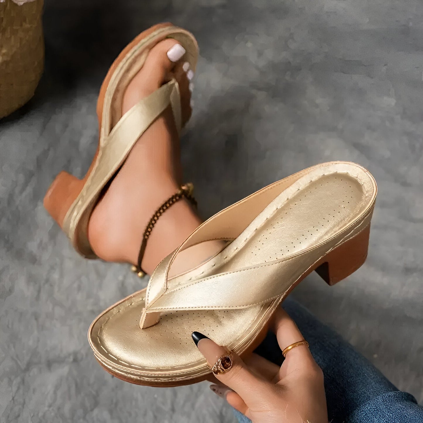 Gerta | Block Heel Toe Post Sandals
