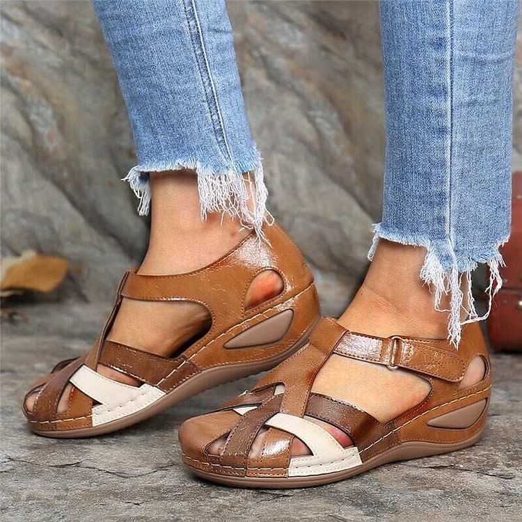 Kareena - Strappy Flat Sandals Buckle Closed Toe