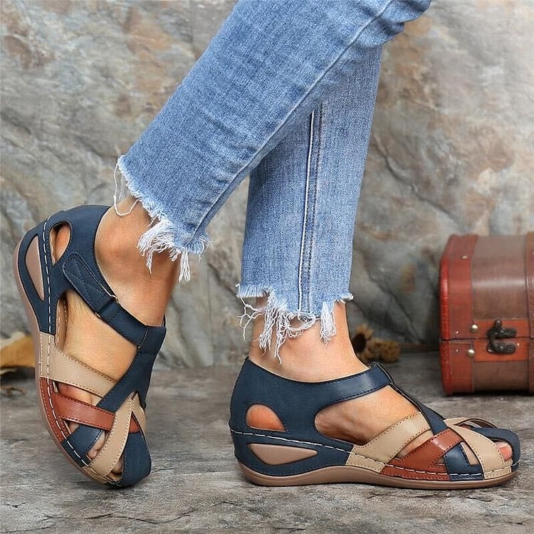 Kareena - Strappy Flat Sandals Buckle Closed Toe