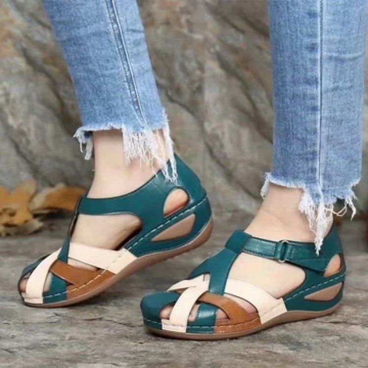 Kareena - Strappy Flat Sandals Buckle Closed Toe